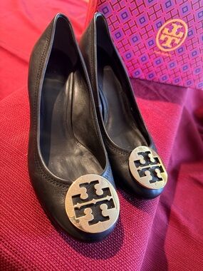 Tory Burch Black and Gold Wedge - Sally